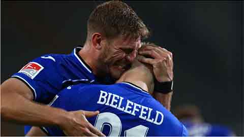 Arminia Bielefeld thăng hạng Bundesliga sau 11 năm