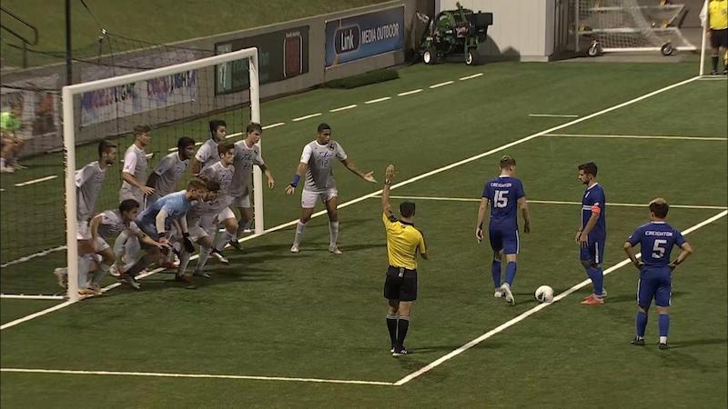 Những điều cần biết về đá phạt gián tiếp trong bóng đá - Soha Football