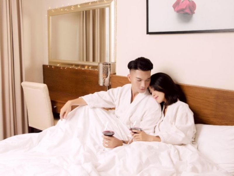khách sạn cho cặp đôi hà nội, khách sạn cho cặp đôi ở hà nội, phòng khách sạn cho cặp đôi, khách sạn hà nội có ghế tình yêu