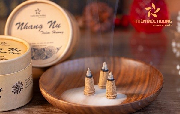 Mua nụ trầm hương đốt xông nhà