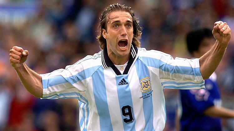 Batistuta - dấu gạch nối phàm trần giữa Maradona và Messi - VnExpress Thể thao