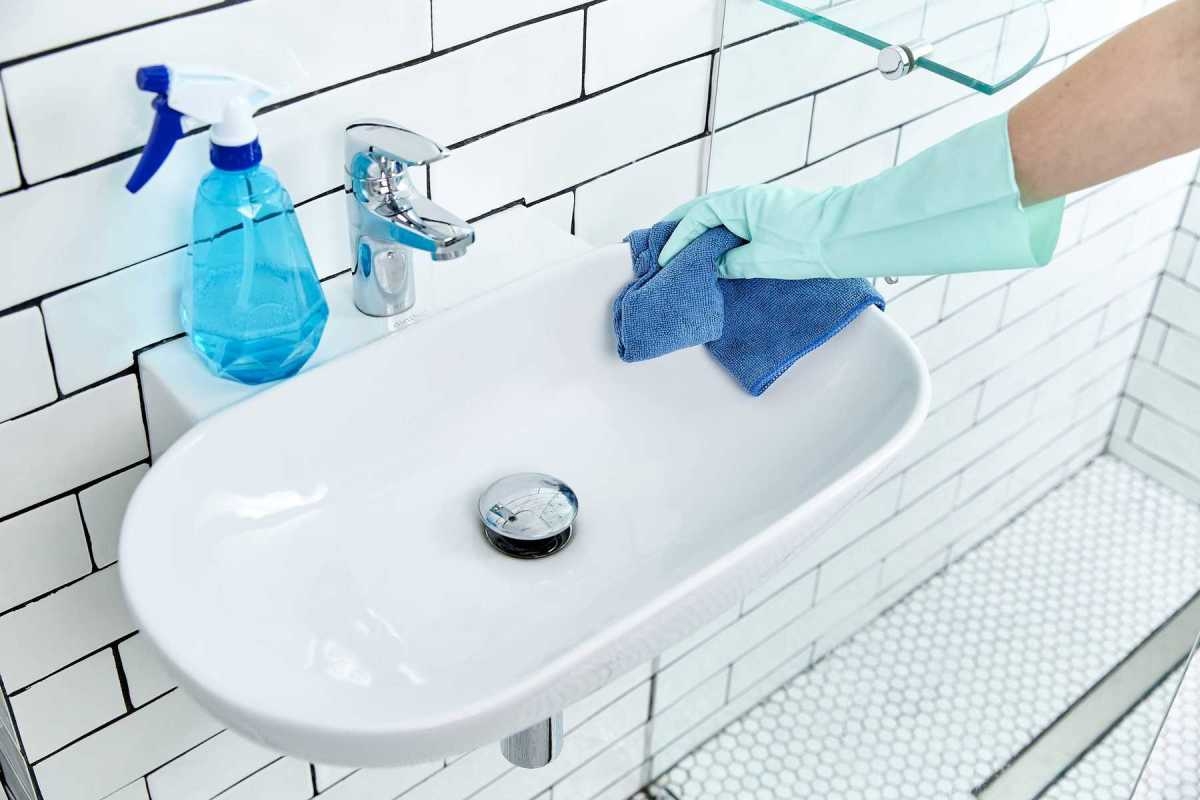 Sử dụng dung dịch thông cống cho bồn rửa mặt