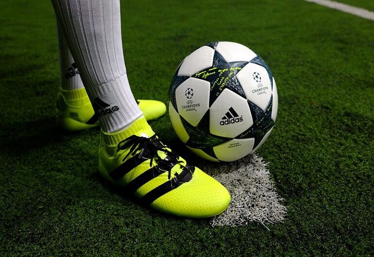 Cách nhận biết giày đá bóng Adidas chính hãng chính xác nhất | websosanh.vn