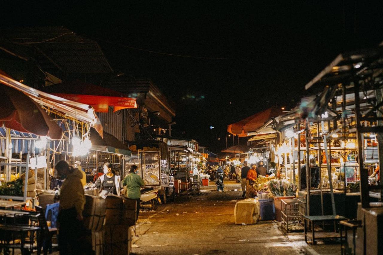 Hình hình ảnh phiên chợ tối Hà Nội