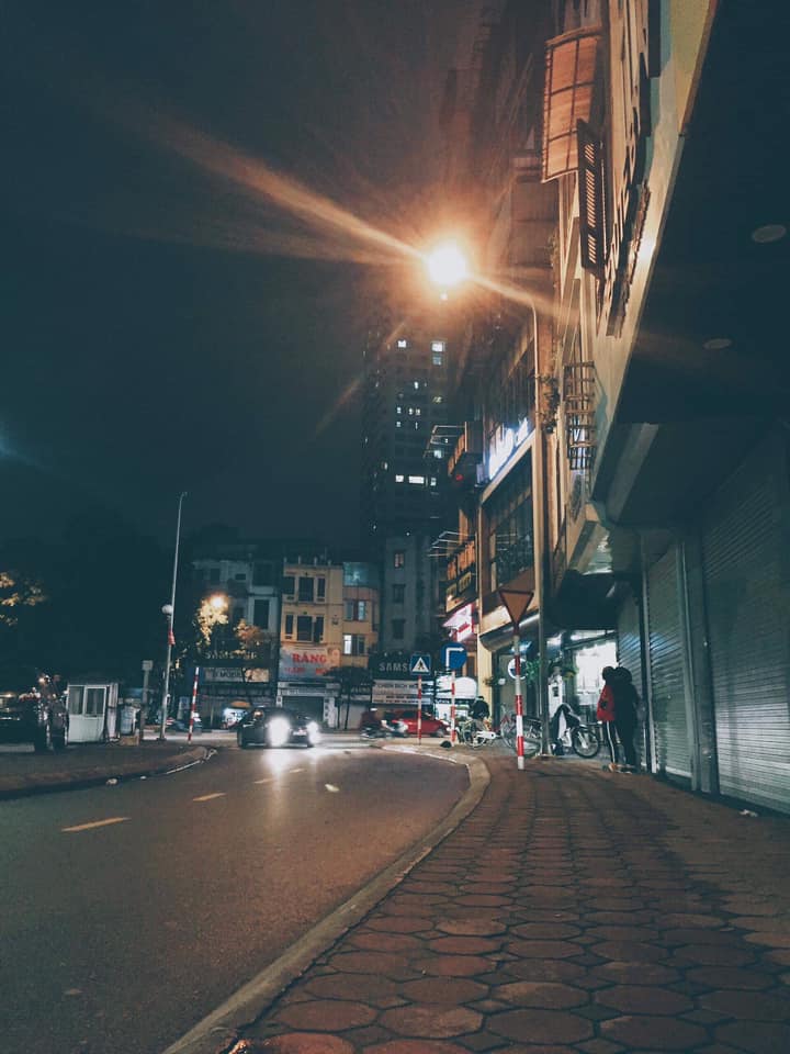Hình ảnh Hà Nội vắng vẻ về đêm