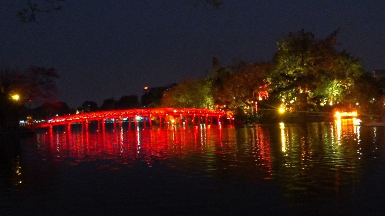 Hình ảnh Hồ Gươm cầu Thê Húc về đêm