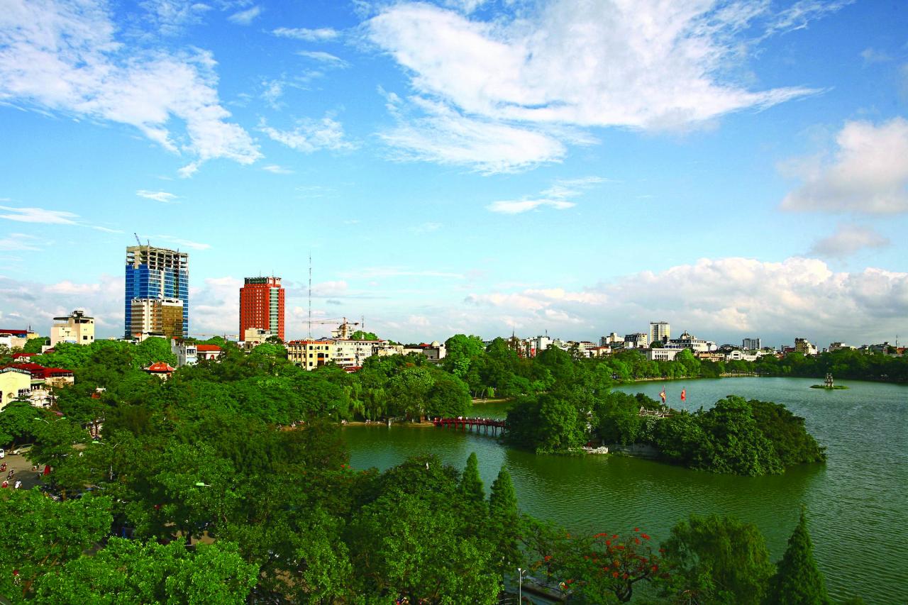 Hình ảnh Hồ Gươm lá cây xanh rì