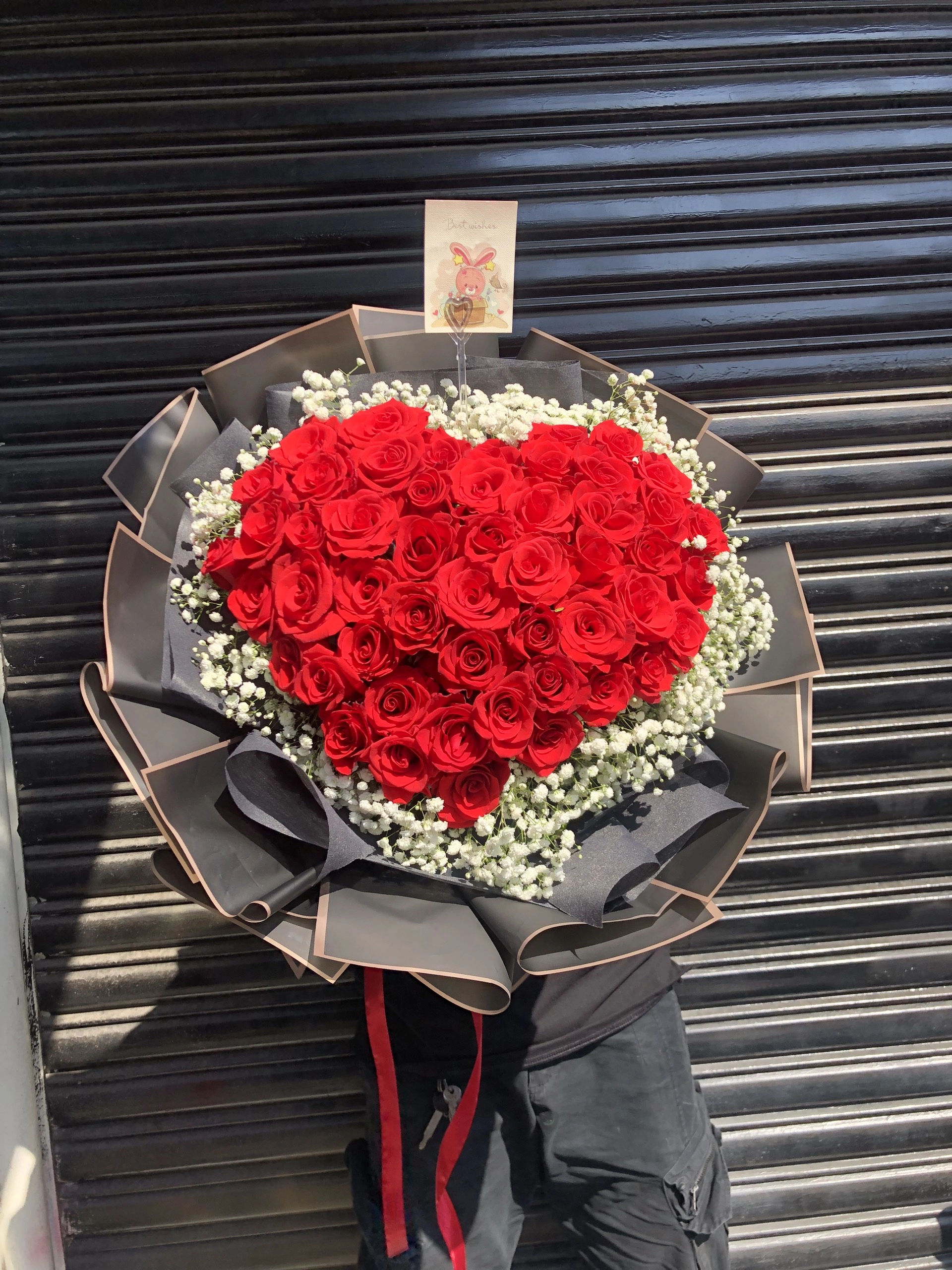 Bó hoa hồng đỏ tình yêu lãng mạng