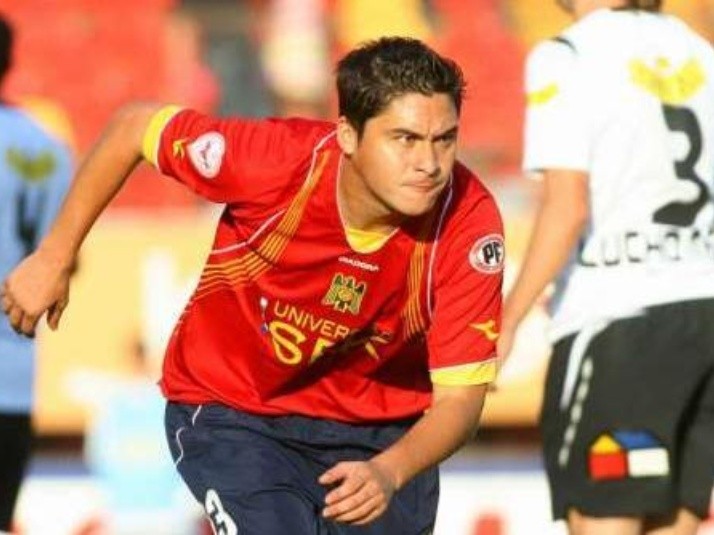 Manuel Neira recuerda su etapa en Unión Española: "Los partidos contra la UC son clásicos de una rivalidad histórica"