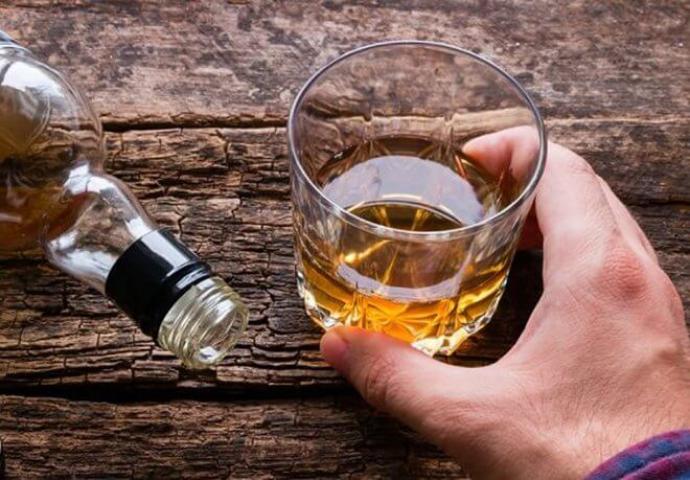 Nằm mơ thấy uống rượu là điềm lành hay dữ?