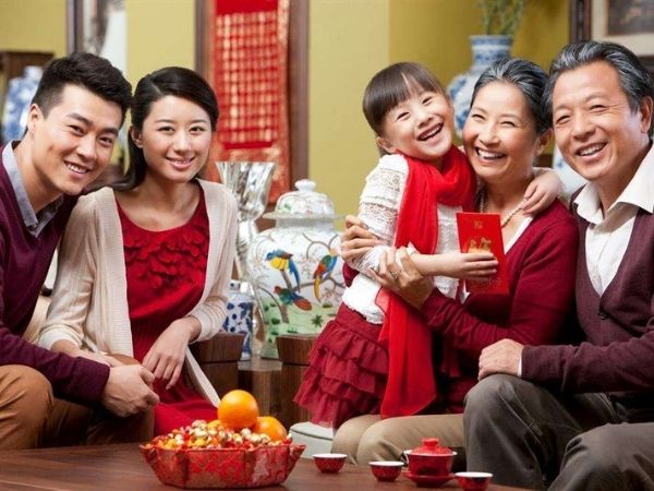 Ý nghĩa của việc tặng quà cho bố mẹ chồng trong dịp Tết Nguyên Đán?