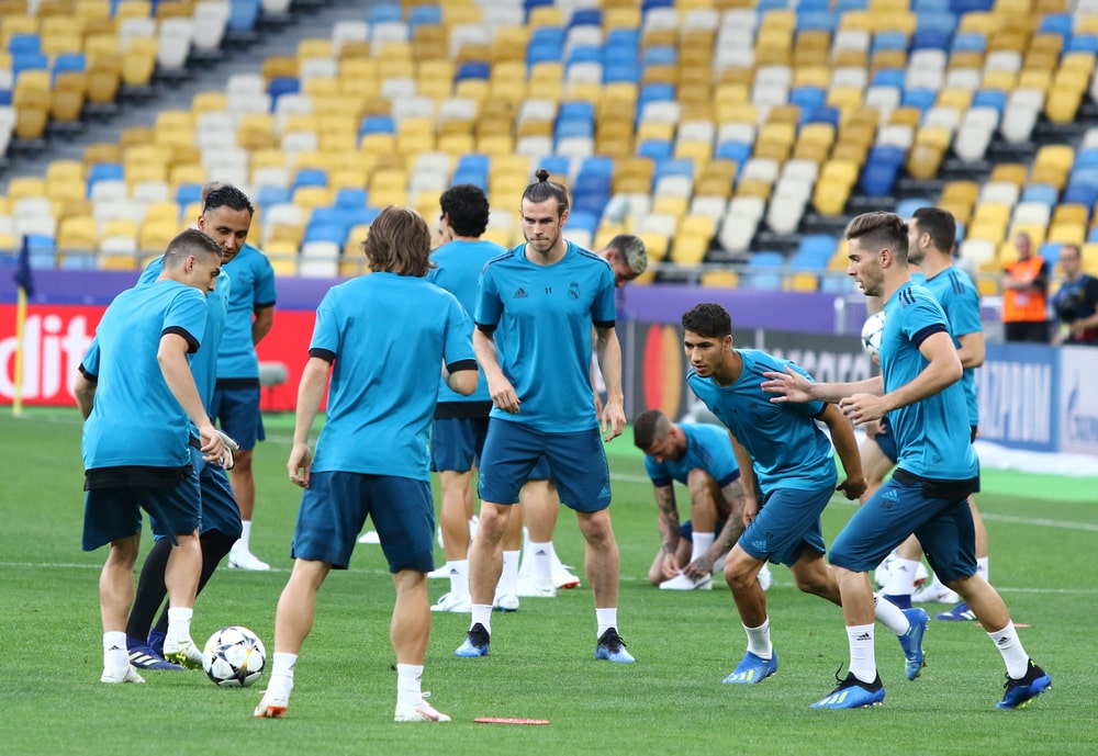 Kỹ năng bóng đá: Rondo